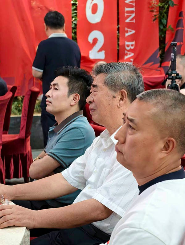 上图为：苏州市河南商会领导们在活动现场