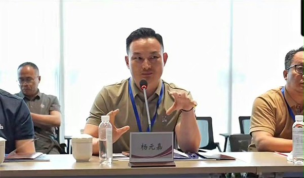 上图：蘑菇视频免费网站门业董事长杨元嘉与胜科纳米董事长李晓旻博士现场交流